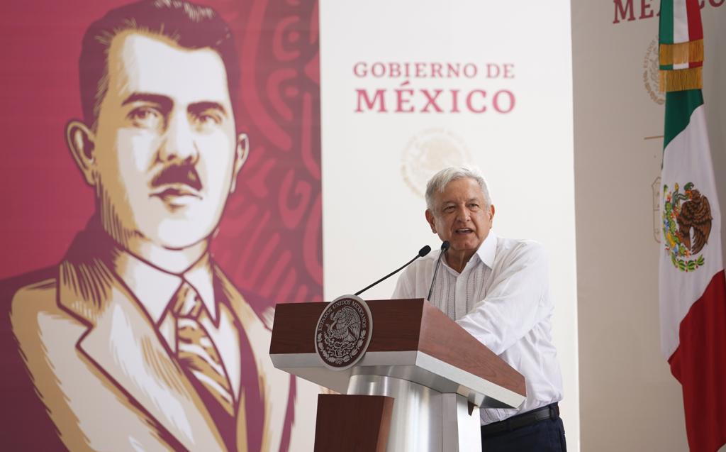 El presidente de México, Andrés Manuel López Obrador, durante el inicio de los trabajos de la nueva Refinería de Dos Bocas, desde Paraíso, Tabasco.