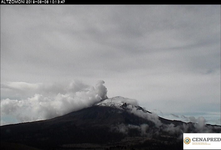 En las últimas 24 horas, por medio de los sistemas de monitoreo del volcán Popocatépetl, se identificaron 49 exhalaciones. Además se presentaron dos sismos volcanotectónicos y 221 minutos de tremor. 
