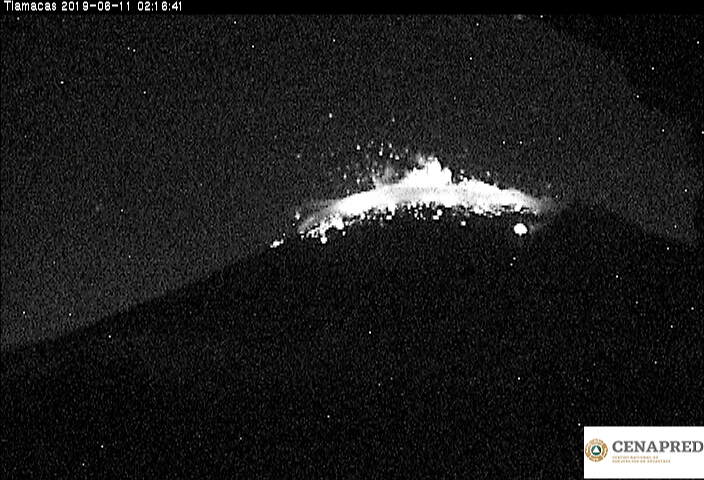 En las últimas 24 horas por medio de los sistemas de monitoreo del volcán Popocatépetl, se identificaron 77 exhalaciones, además se presentó una explosión a las 02:16 h, un Vt  a las 19:49 h  y 185 minutos de tremor.