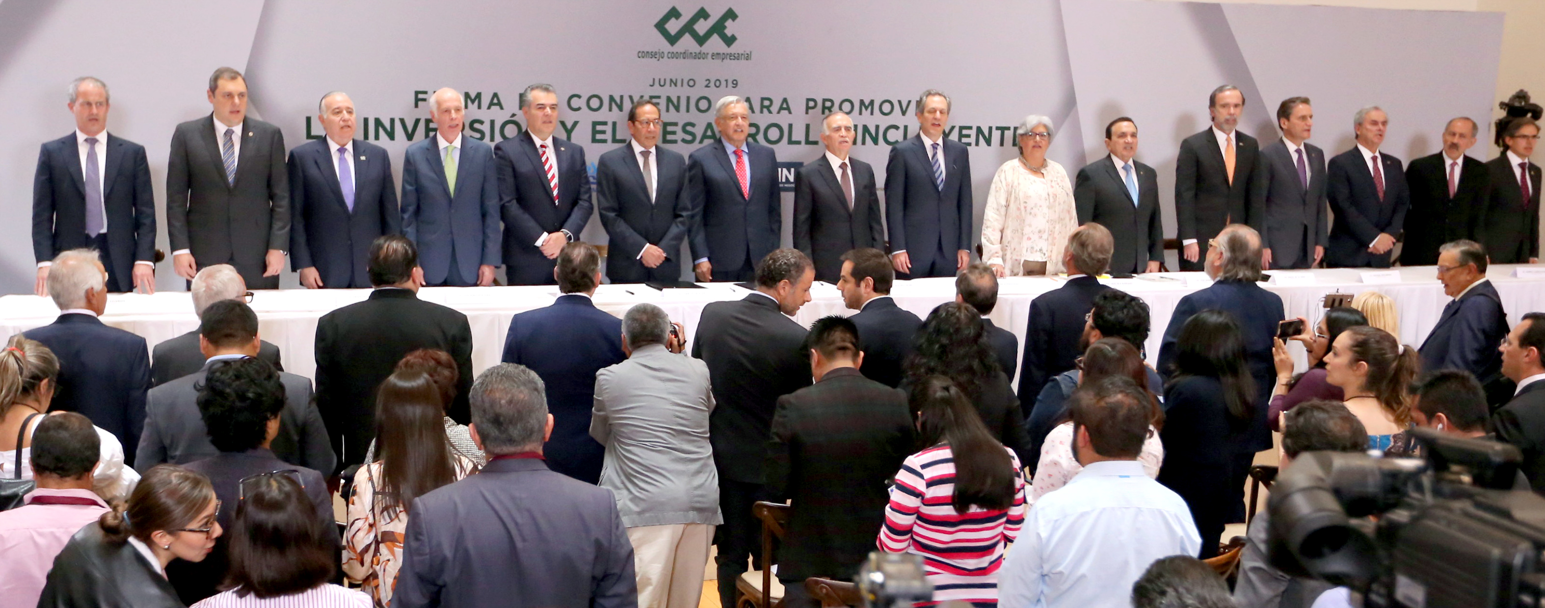 Firman Gobierno de México e iniciativa privada convenio para promover inversiones 