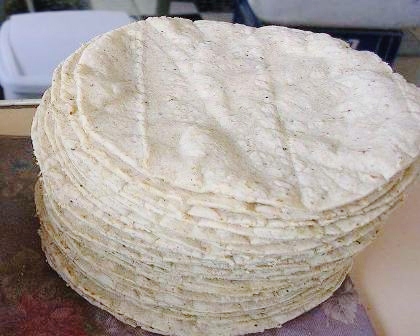La tortilla de sorgo blanco contiene un alto contenido de fibra, calcio y carbohidratos
