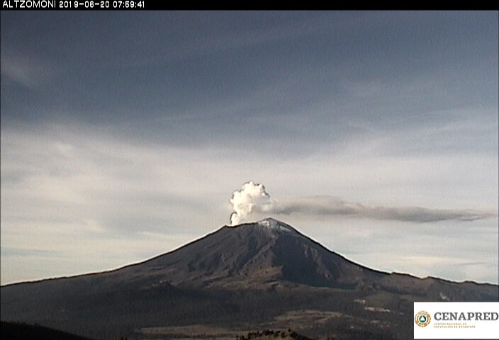 En las últimas 24 horas por medio de los sistemas de monitoreo del volcán Popocatépetl, se identificaron 132 exhalaciones y 24 minutos de tremor.