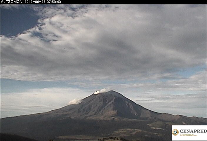 En las últimas 24 horas por medio de los sistemas de monitoreo del volcán Popocatépetl, se identificaron 26 exhalaciones y 78 minutos de tremor.