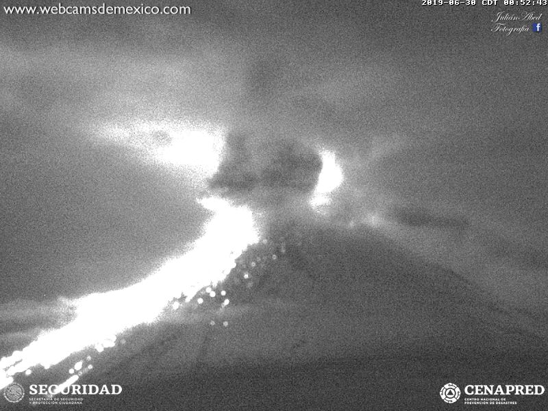 En las últimas 24 horas por medio de los sistemas de monitoreo del volcán Popocatépetl, se identificaron 169 exhalaciones, 5 explosiones, 1 sismo volcanotectónico y 89 minutos de tremor. 