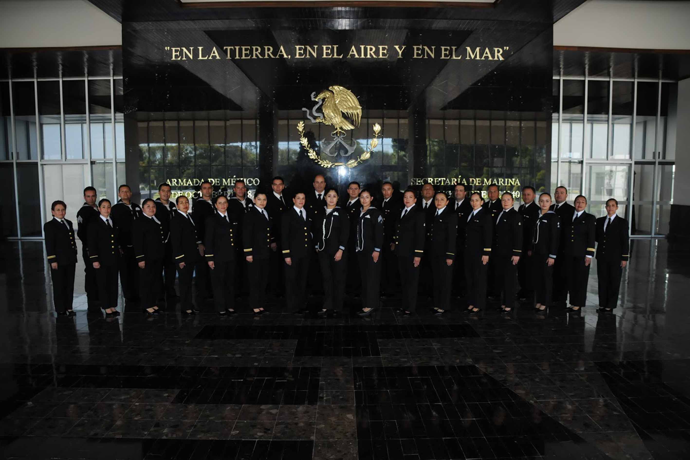 Personal perteneciente al Coro de ña Secretaria de Marina - Armada de México.