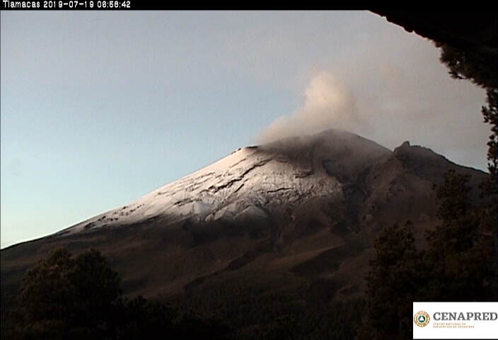 En las últimas 24 horas por medio de los sistemas de monitoreo del volcán Popocatépetl, se identificaron 200 exhalaciones, acompañadas de vapor de agua, gas y ligeras cantidades de ceniza. Se registraron ocho explosiones y 412 minutos de tremor.