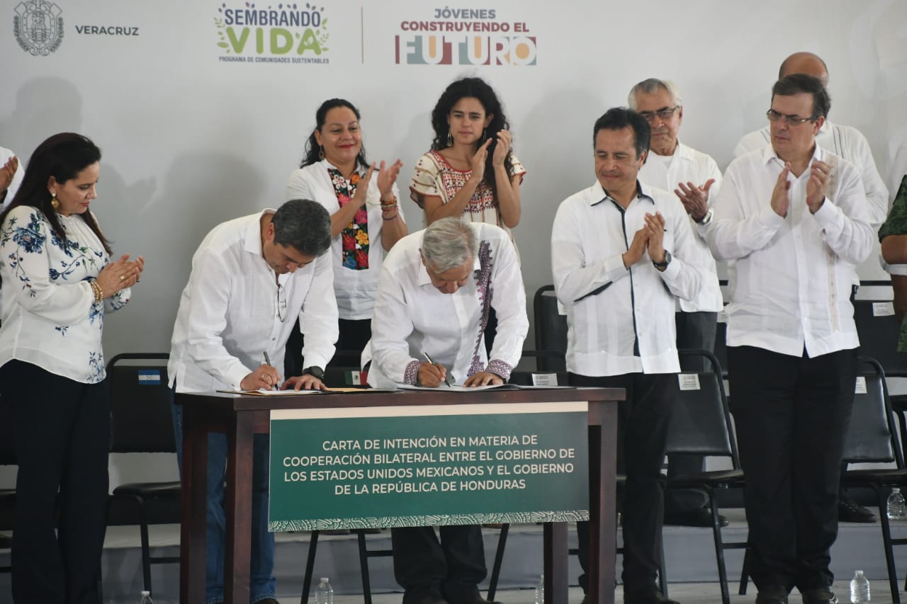 President López Obrador and Honduran president announce cooperation under Comprehensive Development Plan