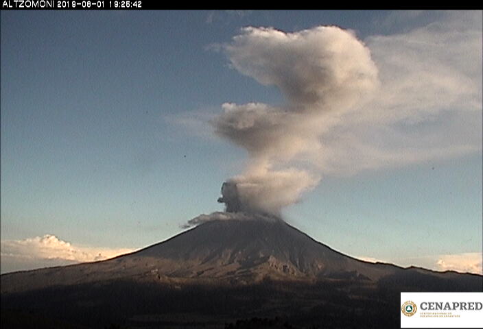 En las últimas 24 horas por medio de los sistemas de monitoreo del volcán Popocatépetl se identificaron 184 exhalaciones y 764 minutos de tremor, acompañados por la emisión de gases volcánicos y en ocasiones de ceniza.