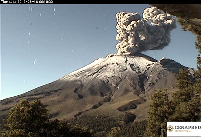 En las últimas 24 horas por medio de los sistemas de monitoreo del volcán Popocatépetl se identificaron 188 exhalaciones,  siete explosiones, 790 minutos de tremor y un sismo volcanotectónico.  