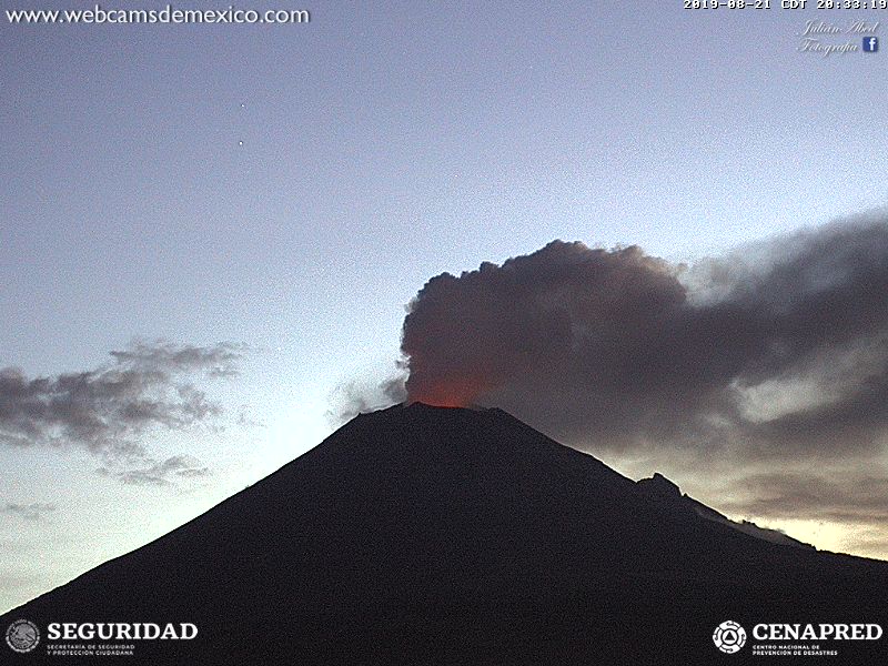 En las últimas 24 horas por medio de los sistemas de monitoreo del volcán Popocatépetl se identificaron 221 exhalaciones, tres explosiones menores, 323 minutos tremor y cuatro sismos volcanotectónicos. 