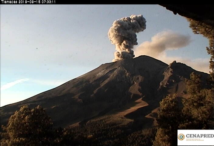 En las últimas 24 horas, por medio de los sistemas de monitoreo del volcán Popocatépetl se identificaron 113 exhalaciones, acompañadas de ligeras cantidades de ceniza. Adicionalmente, el día de ayer se presentaron cinco explosiones menores.