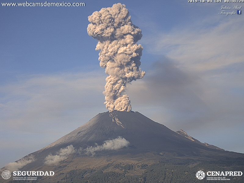 Por medio de los sistemas de monitoreo del volcán Popocatépetl se identificaron 245 exhalaciones, 4 explosiones y 217 minutos de tremor.