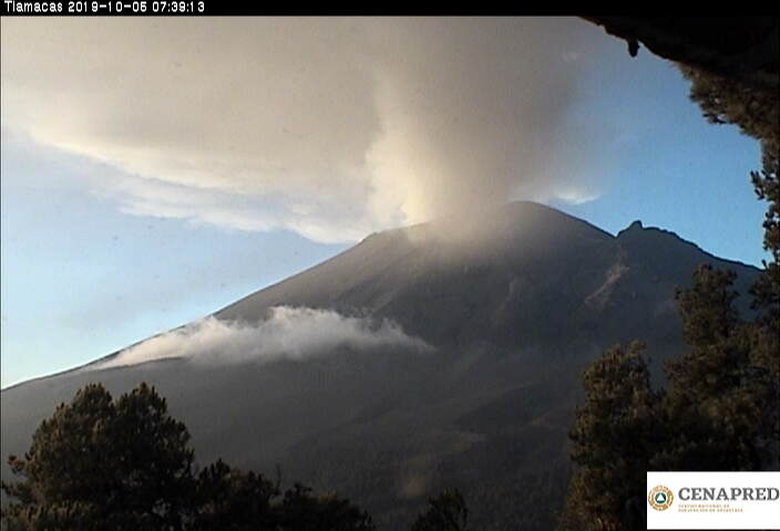Por medio de los sistemas de monitoreo del volcán Popocatépetl se identificaron 223 exhalaciones, acompañadas de gases y ligeras cantidades de ceniza. Además, se registraron cuatro explosiones y 366 minutos de tremor.