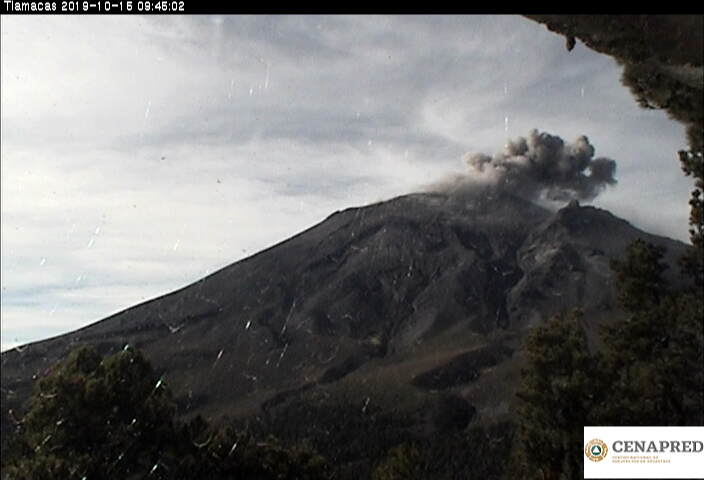Por medio de los sistemas de monitoreo del volcán Popocatépetl se identificaron 211 exhalaciones, acompañadas de ligeras cantidades de ceniza. Así mismo, se presentaron cuadro explosiones.
