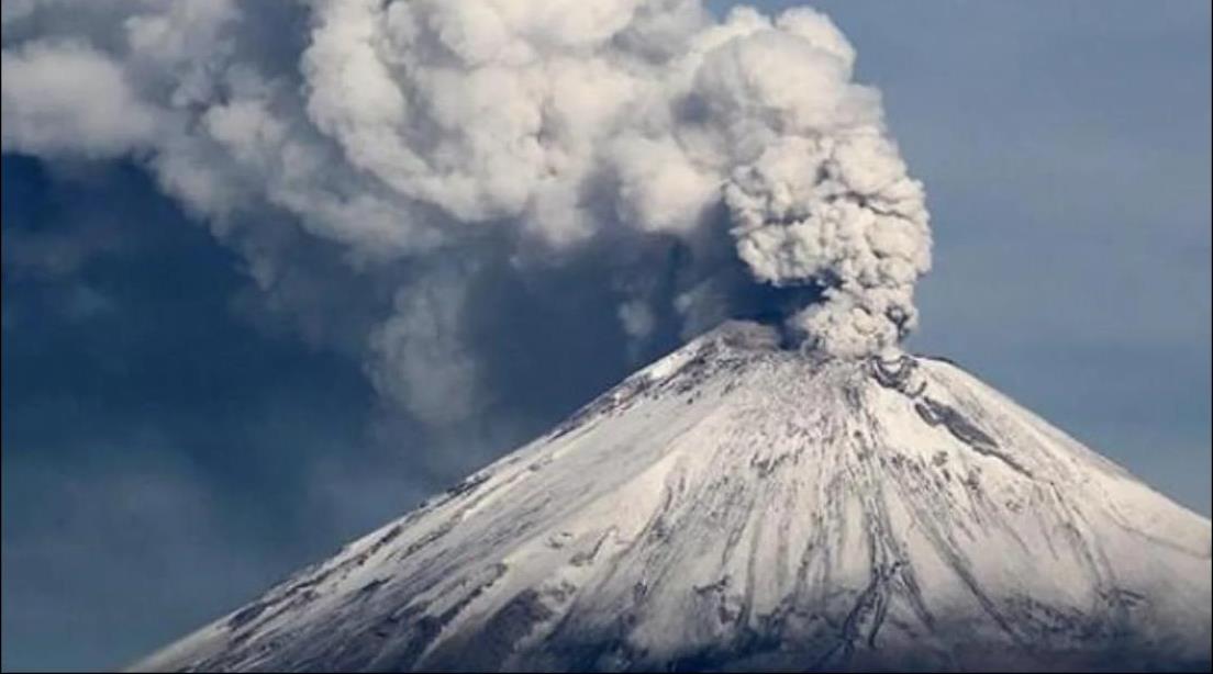 Cuando el volcán expulsa ceniza, vapor de agua y gases volcánicos a gran velocidad y de forma vertical, a este fenómeno se le conoce como explosión