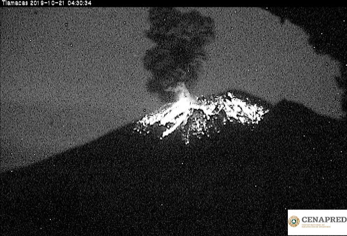 Por medio de los sistemas de monitoreo del volcán Popocatépetl se identificaron 145 exhalaciones, acompañadas de gases y ligeras cantidades de ceniza. Además se identificaron 245 minutos de tremor y ocho explosiones.