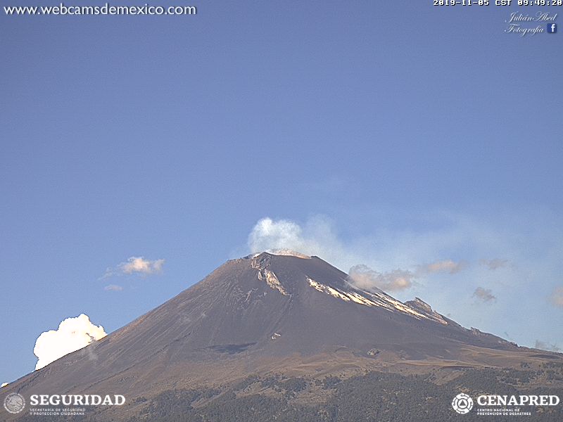 Por medio de los sistemas de monitoreo del volcán Popocatépetl se identificaron 96 exhalaciones, acompañadas de gases y ligeras cantidades de ceniza, así como dos explosiones moderadas a las 11:07 y 22:19 h.