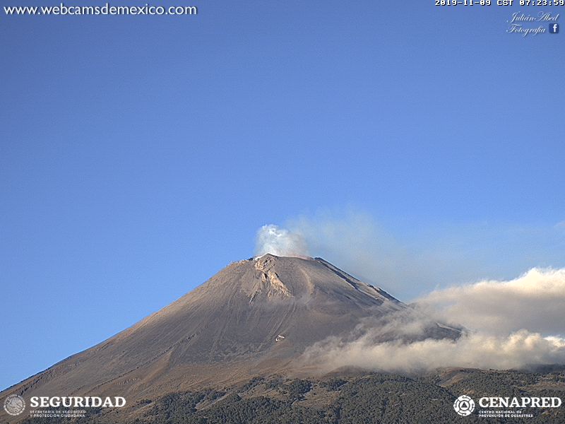 Por medio de los sistemas de monitoreo del volcán Popocatépetl se identificaron 64 exhalaciones, acompañadas de gases y en ocasiones ligeras cantidades de ceniza, las más importantes se presentaron el día de hoy a las 08:58 y a las 09:41 h.