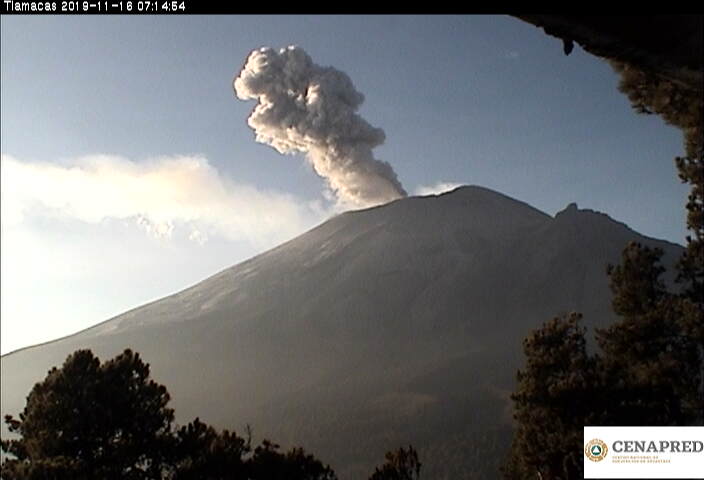 Por medio de los sistemas de monitoreo del volcán Popocatépetl se identificaron 179 exhalaciones, 54 minutos de tremor, un sismo volcanotectónico y una explosión