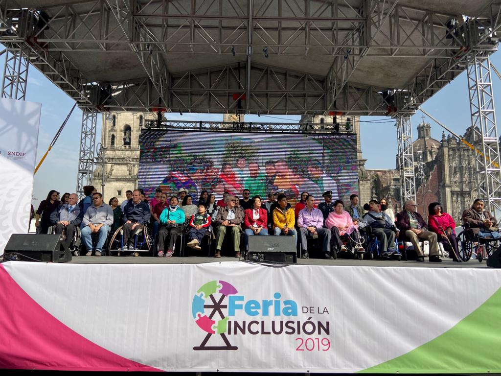 Bajo la coordinación del Sistema Nacional para el Desarrollo Integral de la Familia, se llevó a cabo la Feria de la Inclusión 2019, en el Zócalo Capitalino