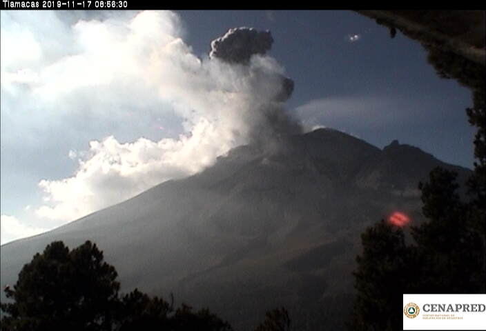 Por medio de los sistemas de monitoreo del volcán Popocatépetl se identificaron 60 exhalaciones, 27 minutos de tremor y dos explosiones.