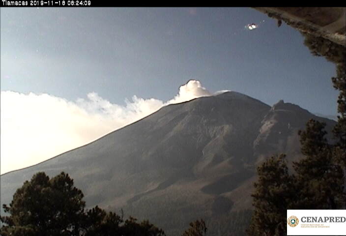 Por medio de los sistemas de monitoreo del volcán Popocatépetl se identificaron 211 exhalaciones y 172 minutos de tremor.. 