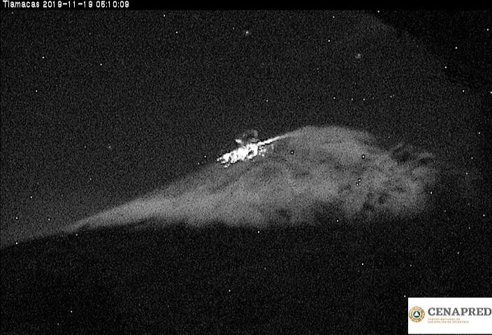 Por medio de los sistemas de monitoreo del volcán Popocatépetl se identificaron 221 exhalaciones, 297 minutos de tremor una explosión moderada y tres sismos volcanotectónicos.