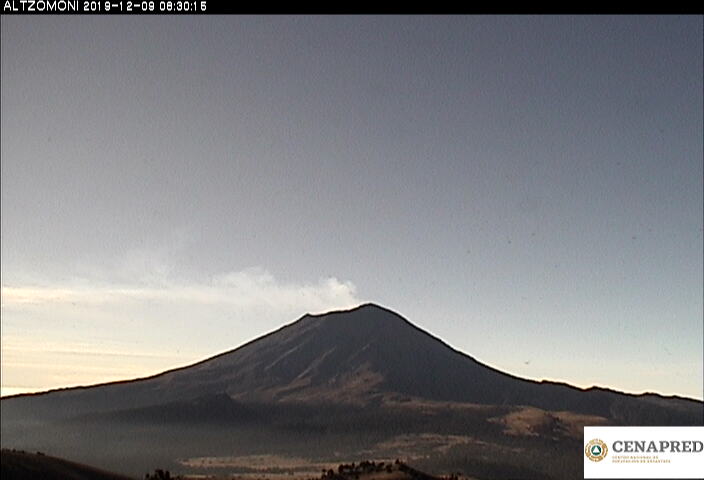 Por medio de los sistemas de monitoreo del volcán Popocatépetl, en las últimas 24 horas se identificaron 215 exhalaciones y 154 minutos de tremor.