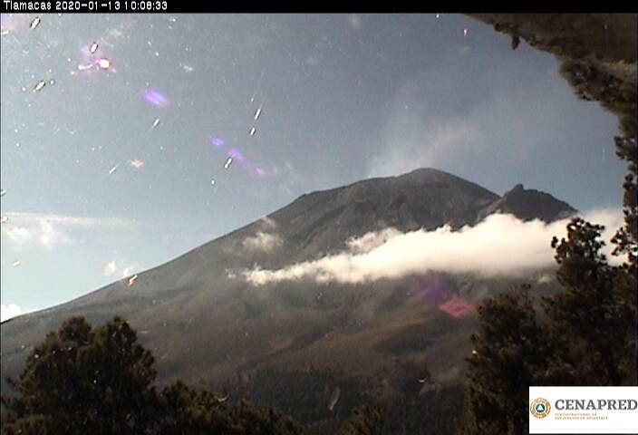 Por medio de los sistemas de monitoreo del volcán Popocatépetl se identificaron 76 exhalaciones compuestas de vapor de agua, gases volcánicos y bajo contenido de ceniza. Adicionalmente, se registraron 100 minutos de tremor.