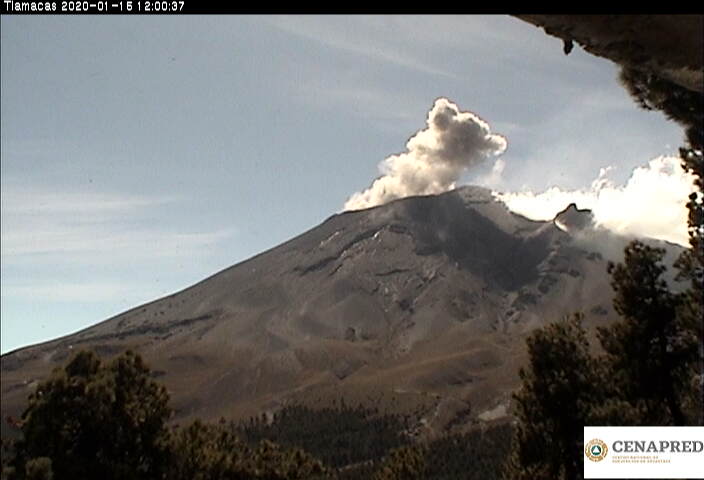 Por medio de los sistemas de monitoreo del volcán Popocatépetl se identificaron 136 exhalaciones compuestas de vapor de agua, gases volcánicos y bajo contenido de ceniza. Además se registraron 57 minutos de tremor.