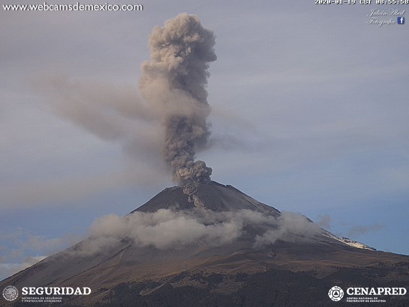 Por medio de los sistemas de monitoreo del volcán Popocatépetl se identificaron 194 exhalaciones y 328 minutos de tremor, estos eventos han sido acompañados por la emisión de gases volcánicos y ceniza.