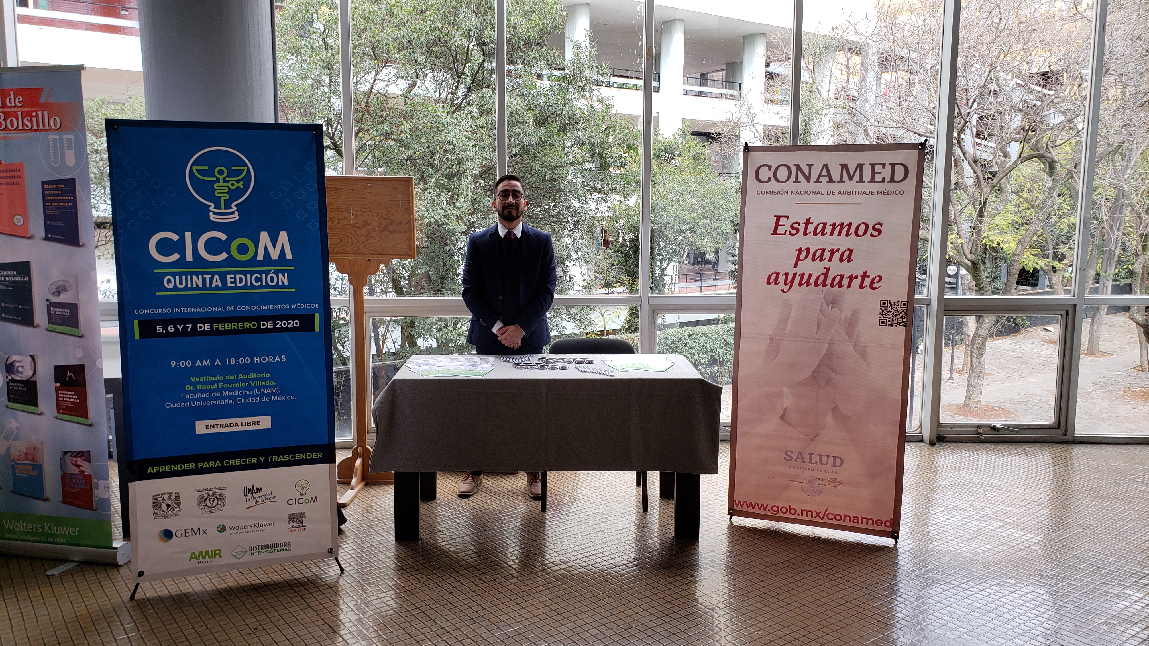 Lic. C. Gabriel Arreguín Lira atendió el stand que la CONAMED instaló en el CICoM 2020, con sede en la Facultad de Medicina de la UNAM.