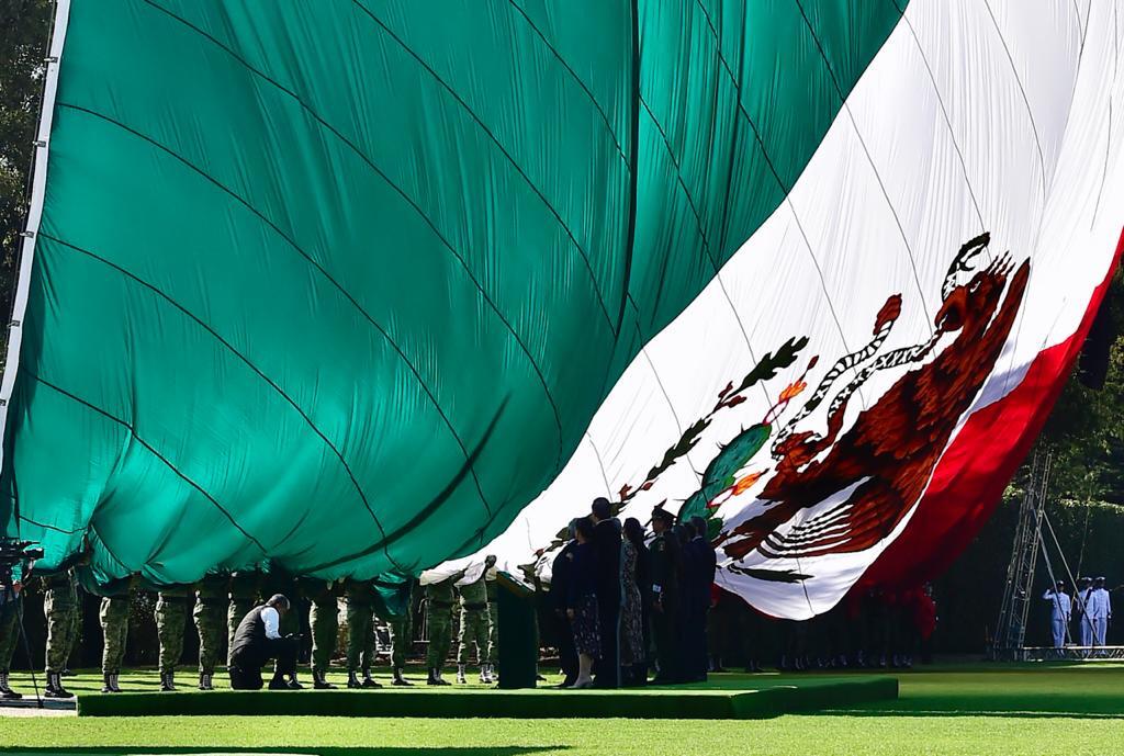 El presidente de México durante la ceremonia del Día de la bandera desde Campo Marte, en Ciudad de México.