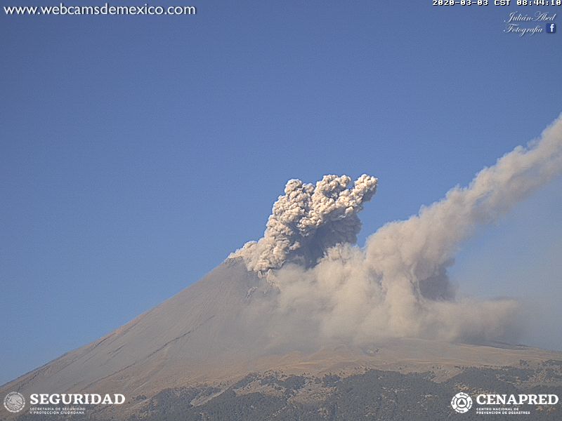 Por medio de los sistemas de monitoreo del volcán Popocatépetl se identificaron 200 exhalaciones de baja intensidad, 152 minutos de tremor y una explosión menor, registrada a las 19:30 h. Además, el día de ayer se registró un sismo volcanotectónico.
