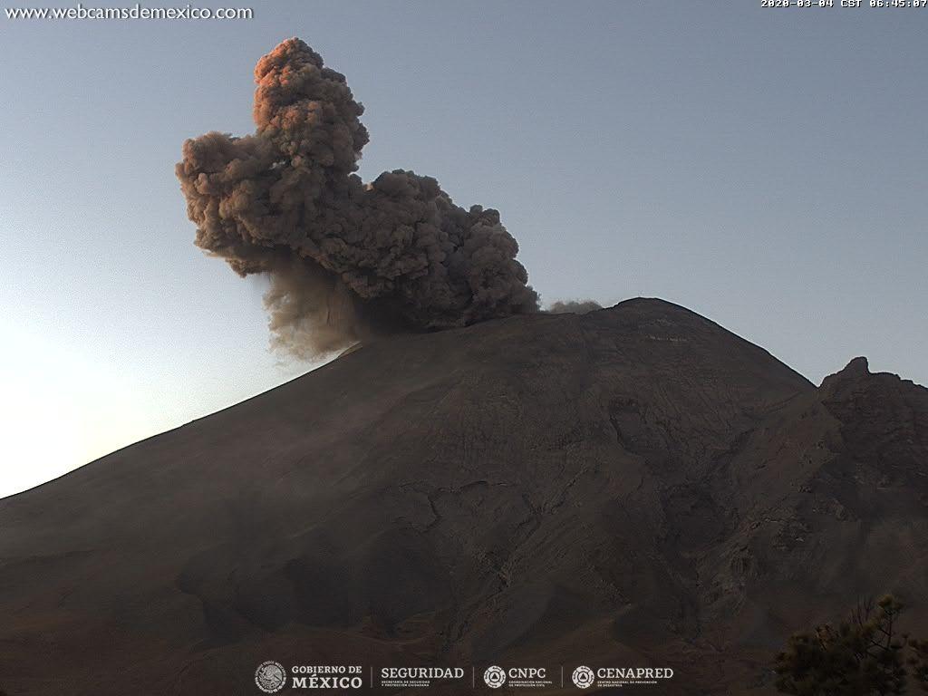 Por medio de los sistemas de monitoreo del volcán Popocatépetl se identificaron 201 exhalaciones y 143 minutos de tremor, algunos de estos eventos estuvieron acompañados por la emisión de gases y ligeras cantidades de cenizas. 