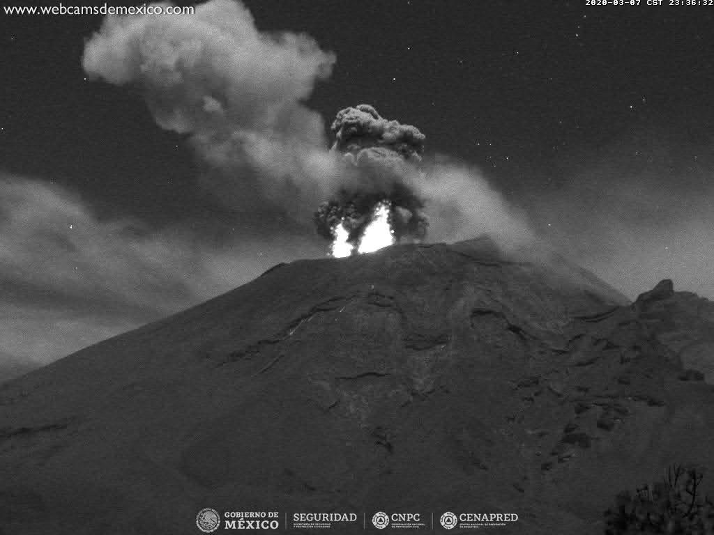 En las ultimas 24 horas, mediante los sistemas de monitoreo del volcán Popocatépetl se identificaron 406 exhalaciones.