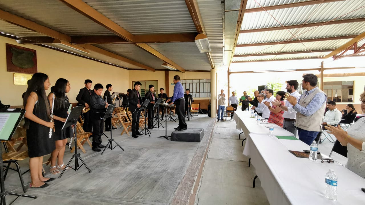 Entrega de Becas a estudiantes de Educación Media Superior que integran la Banda Sinfónica Juvenil de San Felipe Otlaltepec, Puebla.