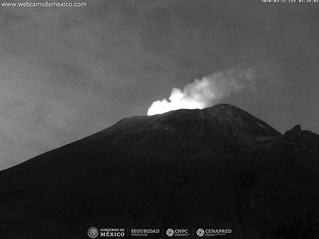 En las últimas 24 horas, mediante el sistema de monitoreo del volcán Popocatépetl se identificaron 74 exhalaciones, acompañadas por la emisión de gases volcánicos, bajas cantidades de ceniza y en en ocasiones fragmentos incandescentes.
