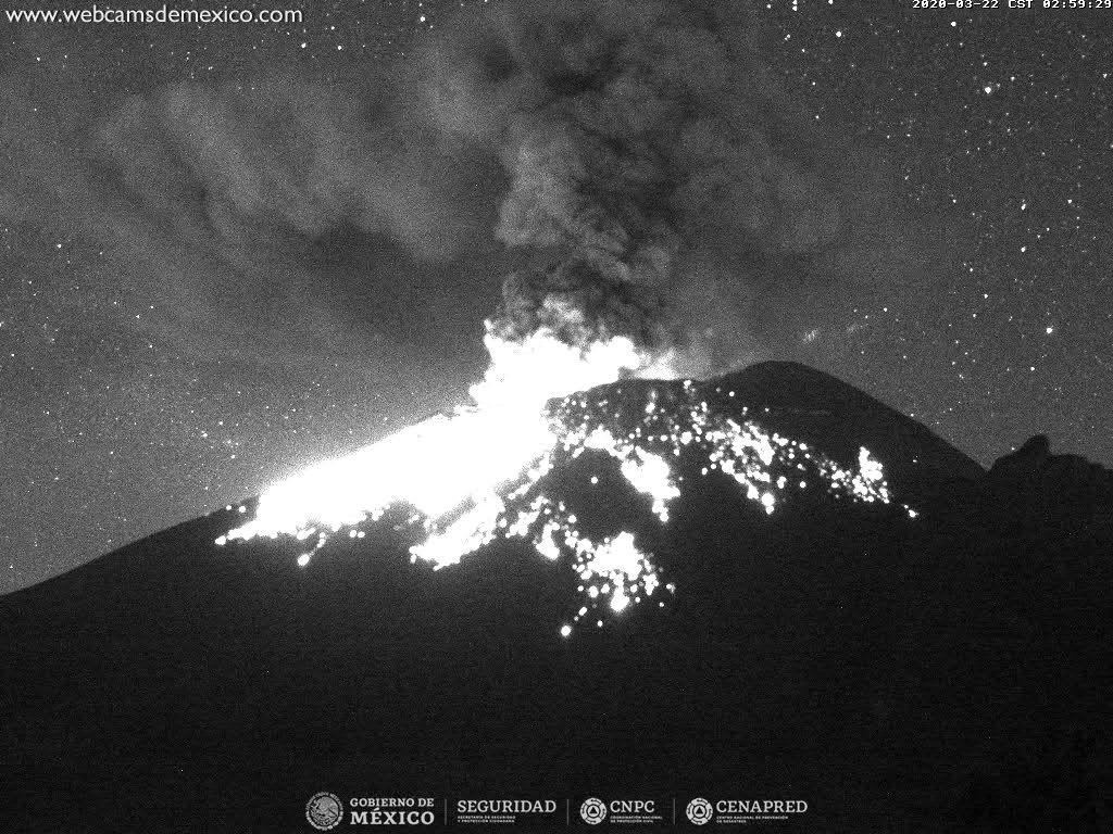 En las últimas 24 horas, mediante el sistema de monitoreo del volcán Popocatépetl se identificaron 100 exhalaciones, acompañadas por la emisión de gases volcánicos, bajas cantidades de ceniza y en ocasiones fragmentos incandescentes.