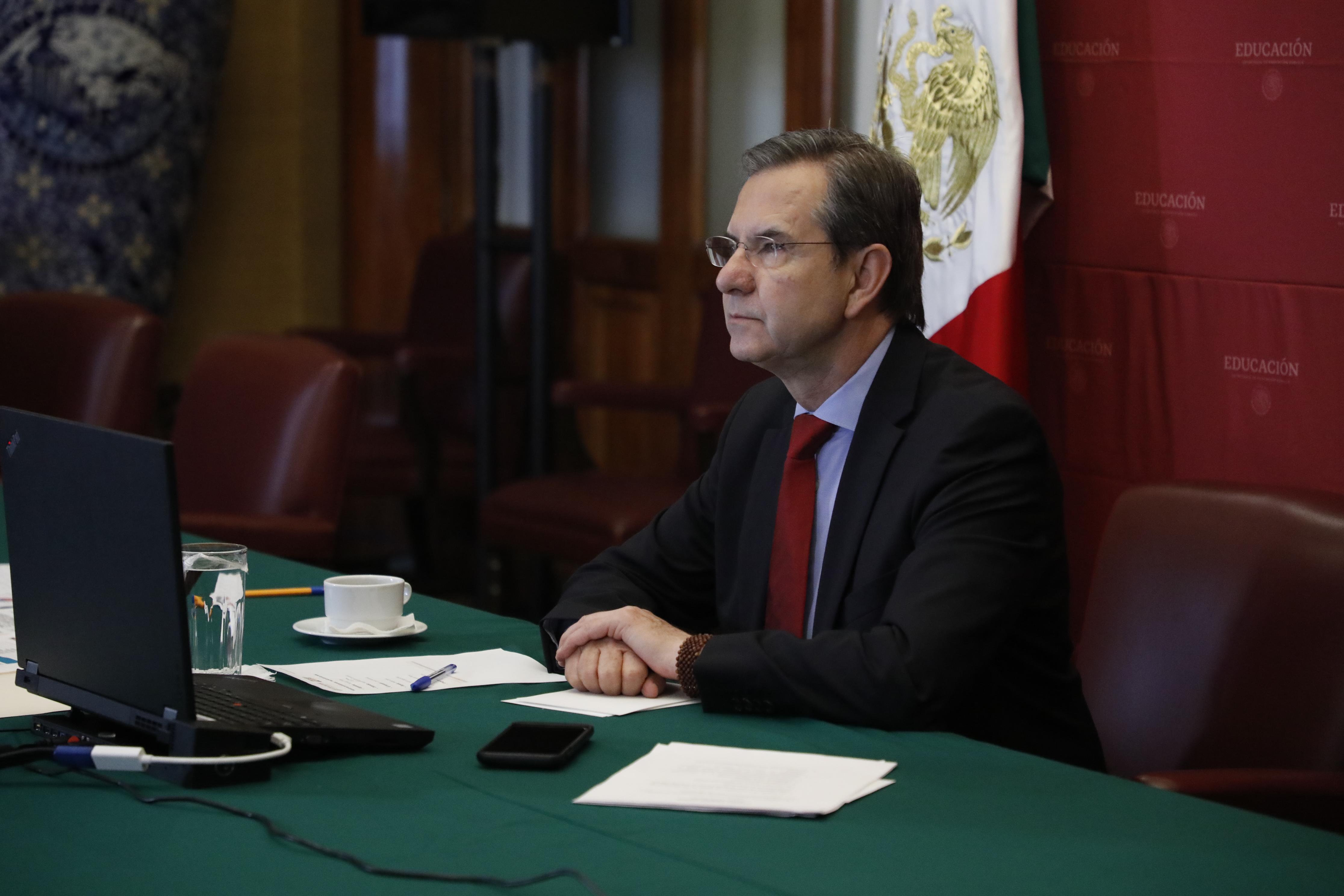Sostiene Esteban Moctezuma Barragán videoconferencia con Ministros de Educación de Hispanoamérica y España por COVID-19

