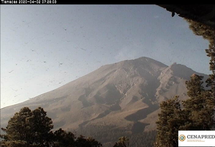 En las últimas 24 horas, mediante el sistema de monitoreo del volcán Popocatépetl se identificaron 150 exhalaciones acompañadas de vapor de agua, gases volcánicos y ligeras cantidades de ceniza. Adicionalmente se registraron 108 minutos de tremor.