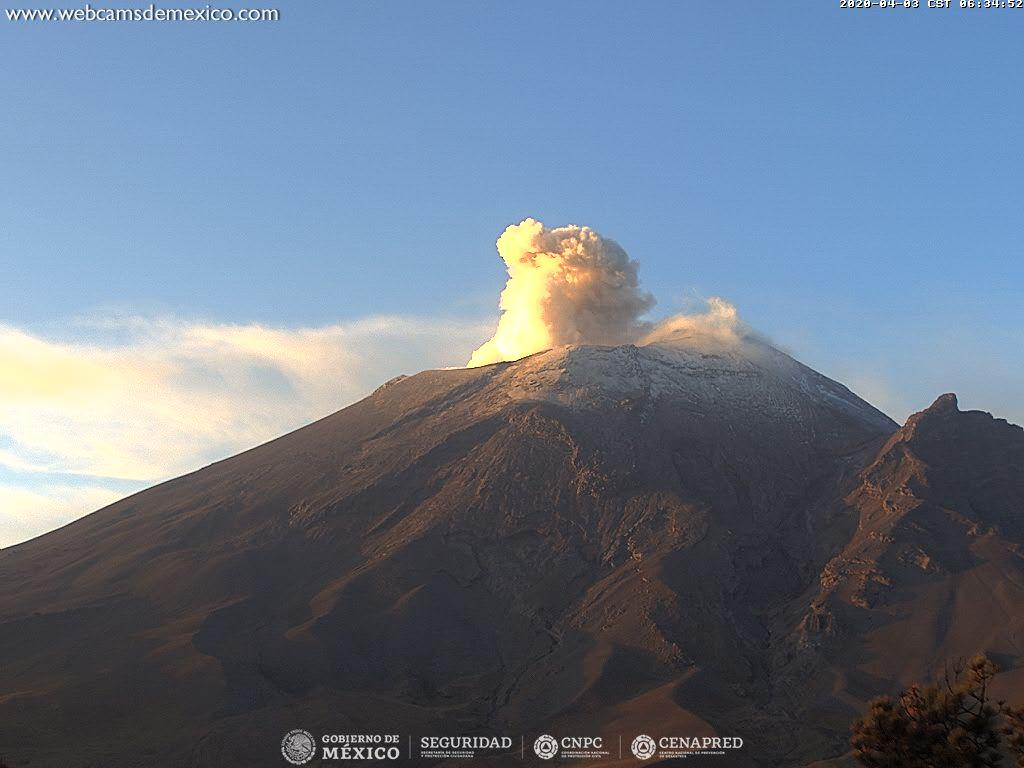 En las últimas 24 horas, mediante el sistema de monitoreo del volcán Popocatépetl se identificaron 148 exhalaciones acompañadas de vapor de agua, gases volcánicos y ligeras cantidades de ceniza. Adicionalmente se registraron 130 minutos de tremor. 