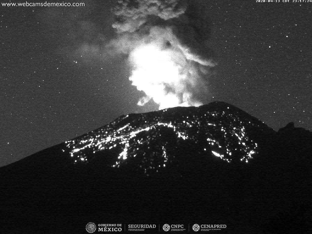En las últimas 24 horas, mediante el sistema de monitoreo del volcán Popocatépetl se identificaron 186 exhalaciones acompañadas de gases volcánicos y en ocasiones de ceniza. Así mismo, se registró una explosión a las 23:16h.