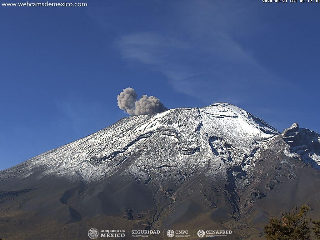 En las últimas 24 horas, mediante el sistema de monitoreo del volcán Popocatépetl se identificaron 237 exhalaciones y 215 minutos de tremor, estos eventos fueron acompañados por la emisión de gases volcánicos y en ocasiones ligeras cantidades de ceniza.