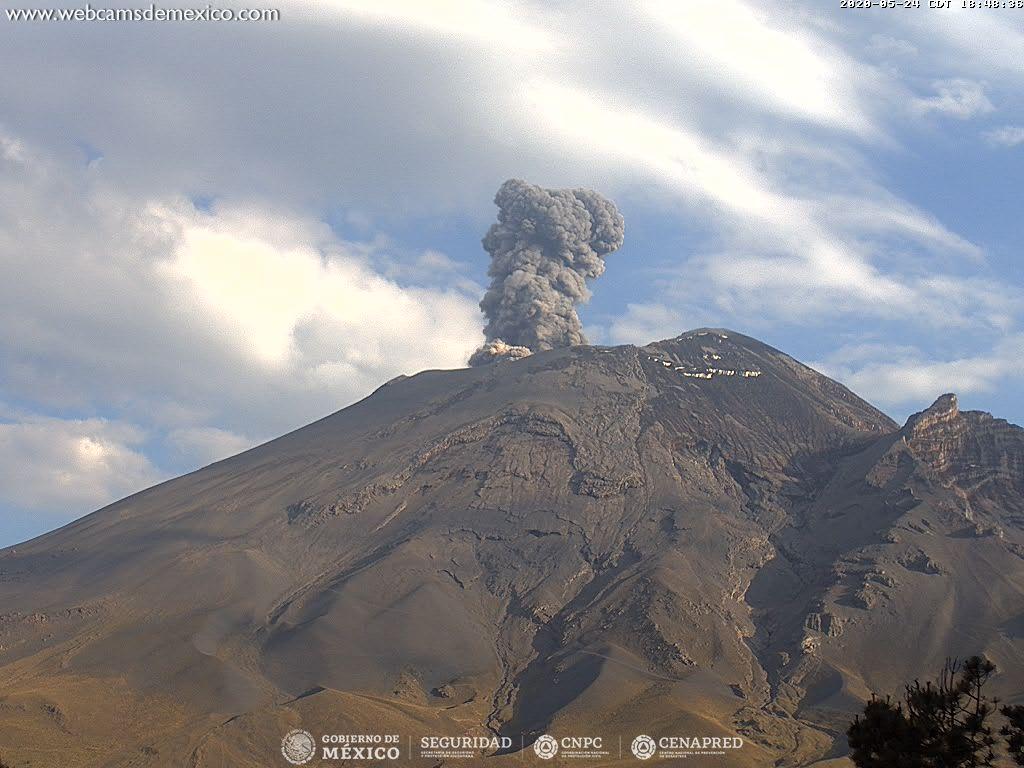 En las últimas 24 horas, mediante el sistema de monitoreo del volcán Popocatépetl se identificaron 197 exhalaciones y 164 minutos de tremor, estos eventos fueron acompañados por la emisión de gases volcánicos y en ocasiones ligeras cantidades de ceniza
