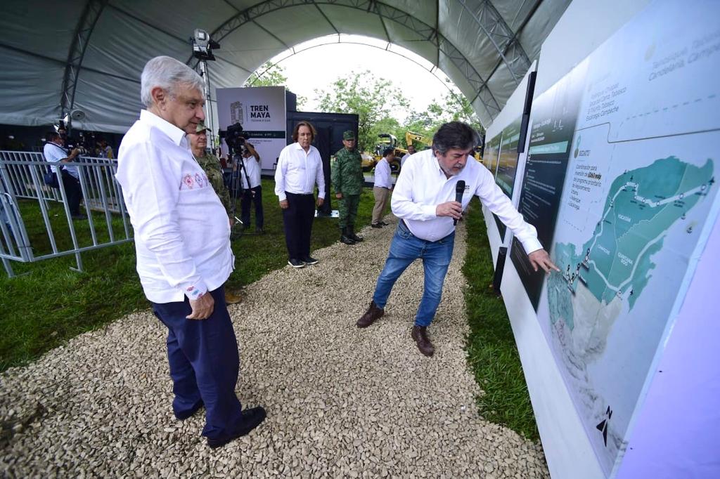 El presidente de México, Andrés Manuel López Obrador, durante el banderazo de Inicio de Obra del Tren Maya, Tramo 1 Palenque-Escárcega, desde Palenque, Chiapas.