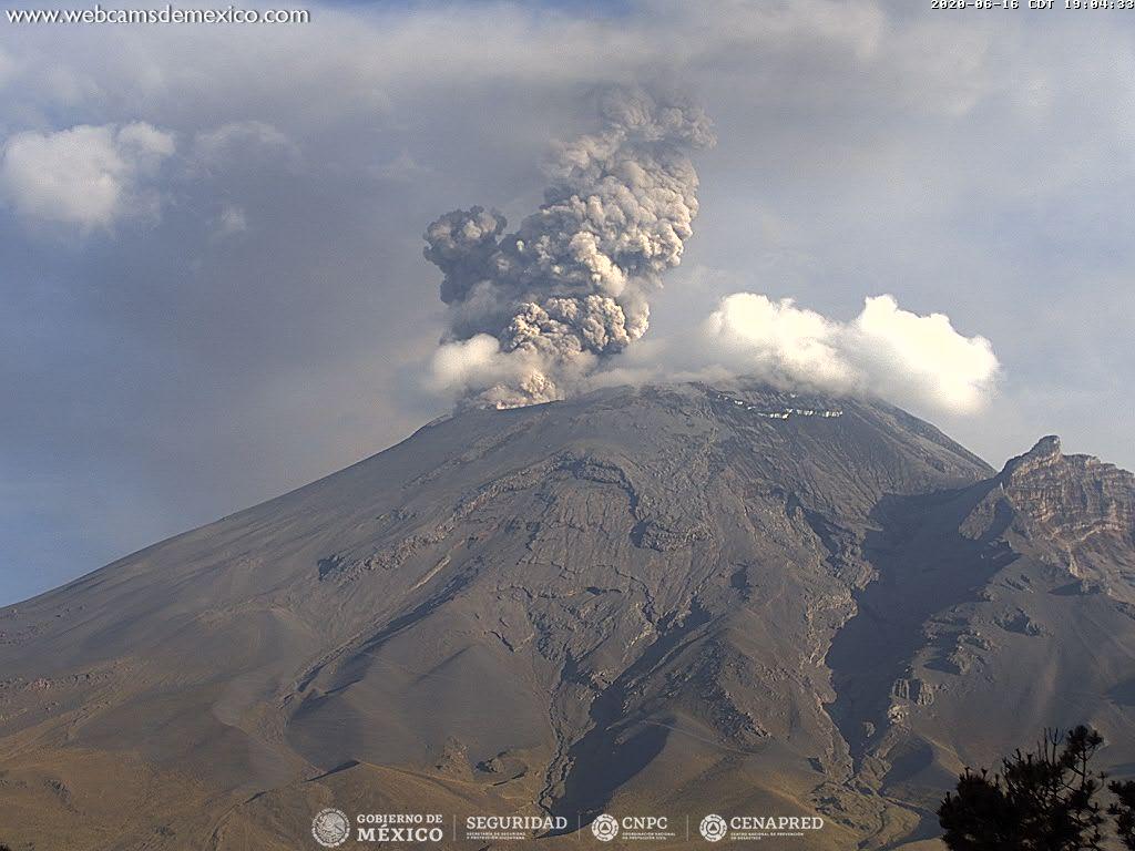 En las últimas 24 horas, mediante el sistema de monitoreo del volcán Popocatépetl se identificaron 194 exhalaciones, cuatro explosiones menores y 591 minutos de tremor.