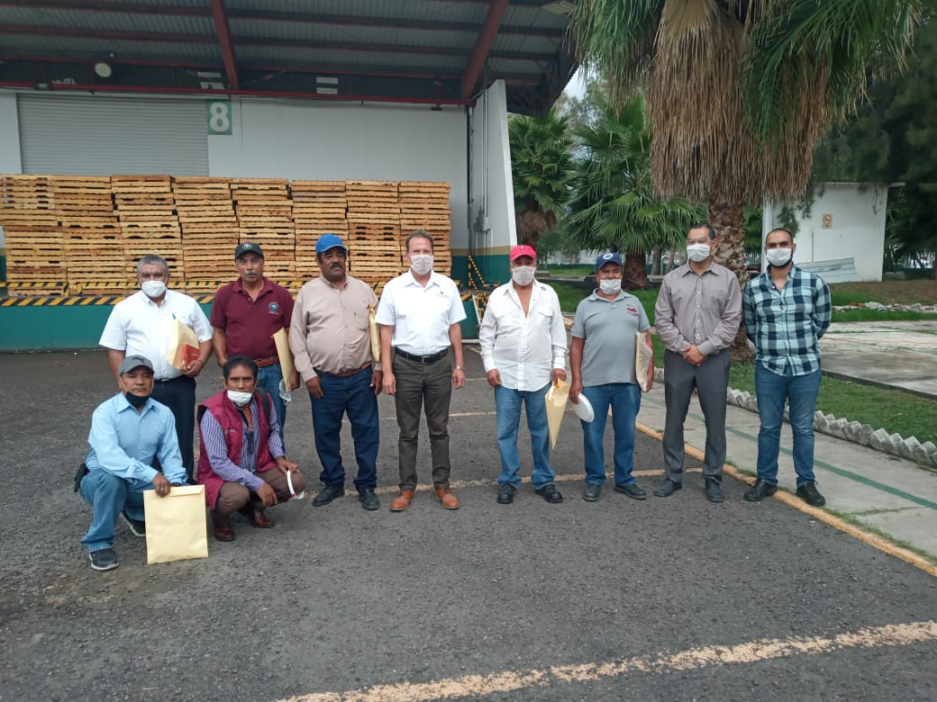 Diconsa Guanajuato entrega reconocimientos a personal comunitario por años de servicio 