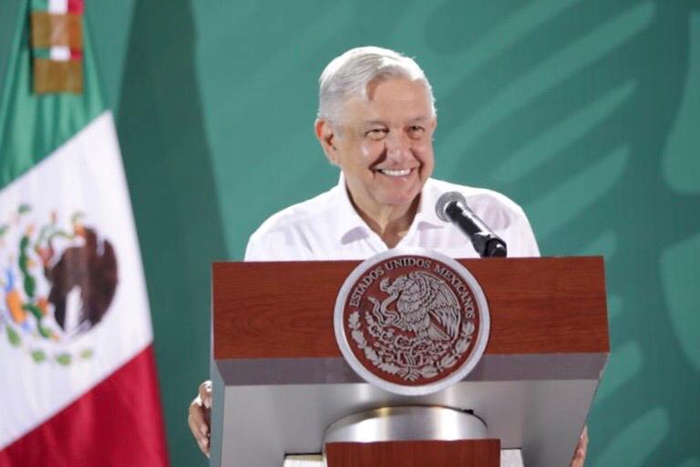 El presidente de México, Andrés Manuel López Obrador, durante la conferencia matutina de hoy desde Manzanillo, Colima.