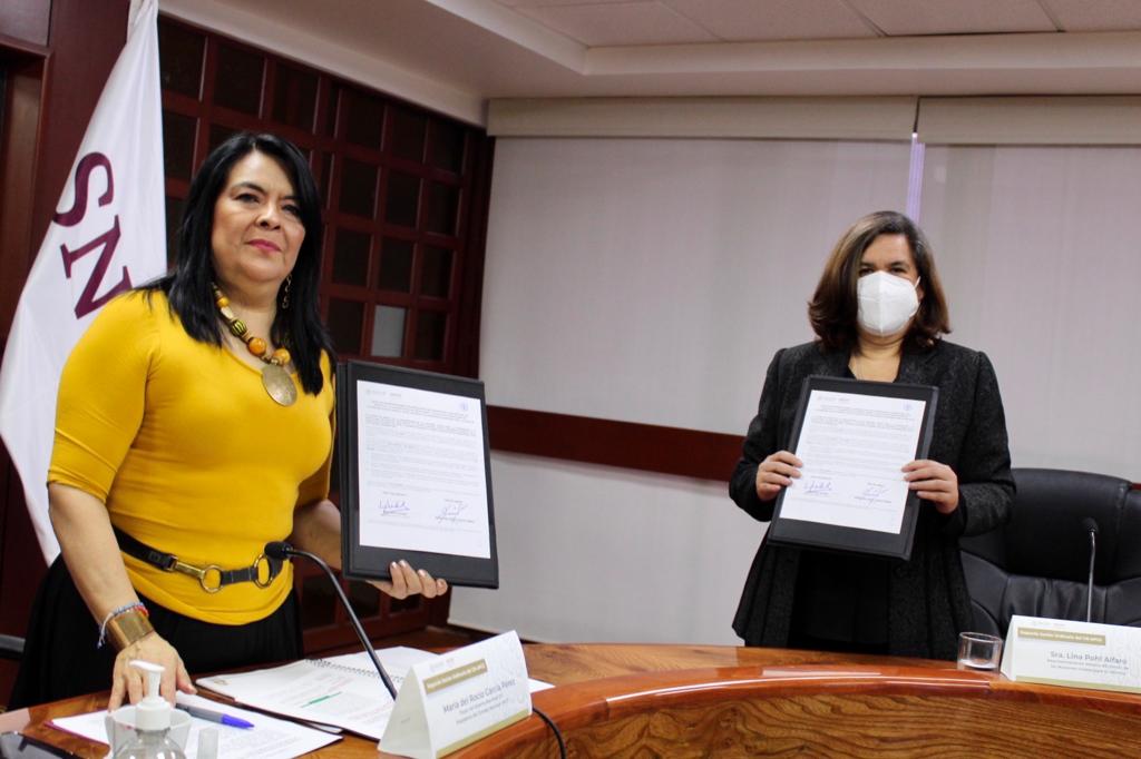 María del Rocío García Pérez, Titular del SNDIF, y Lina Pohl Alfaro, Representante de la FAO en México, encabezaron la firma del documento.